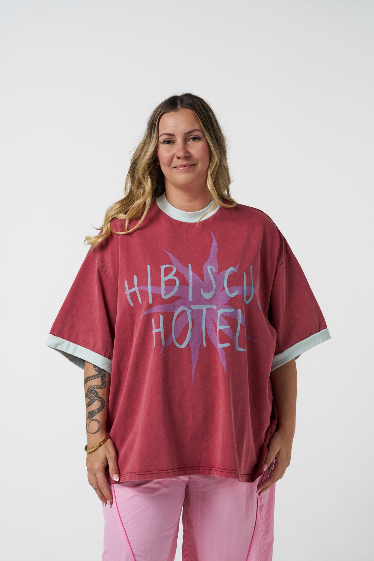 Hibiscus Hotel Sun tee
