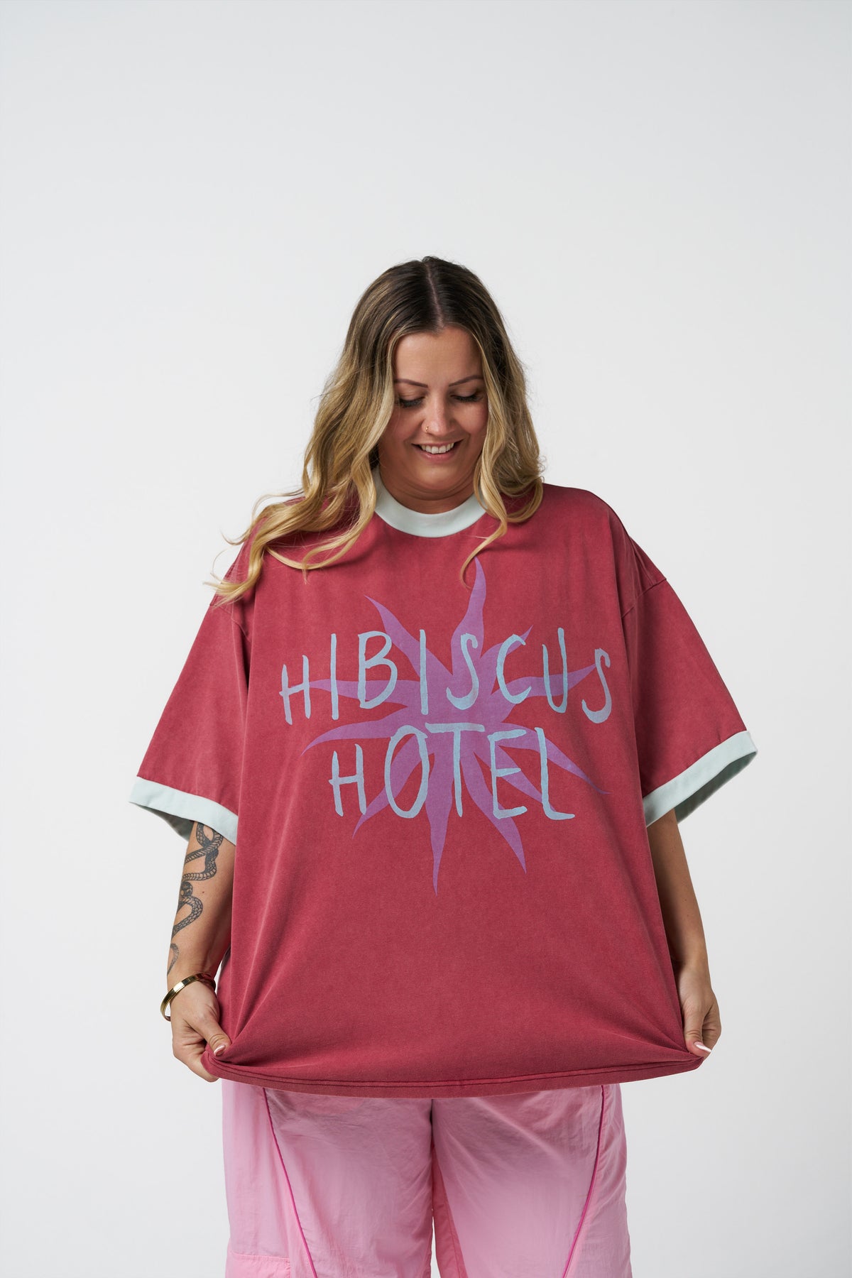 Hibiscus Hotel Sun tee