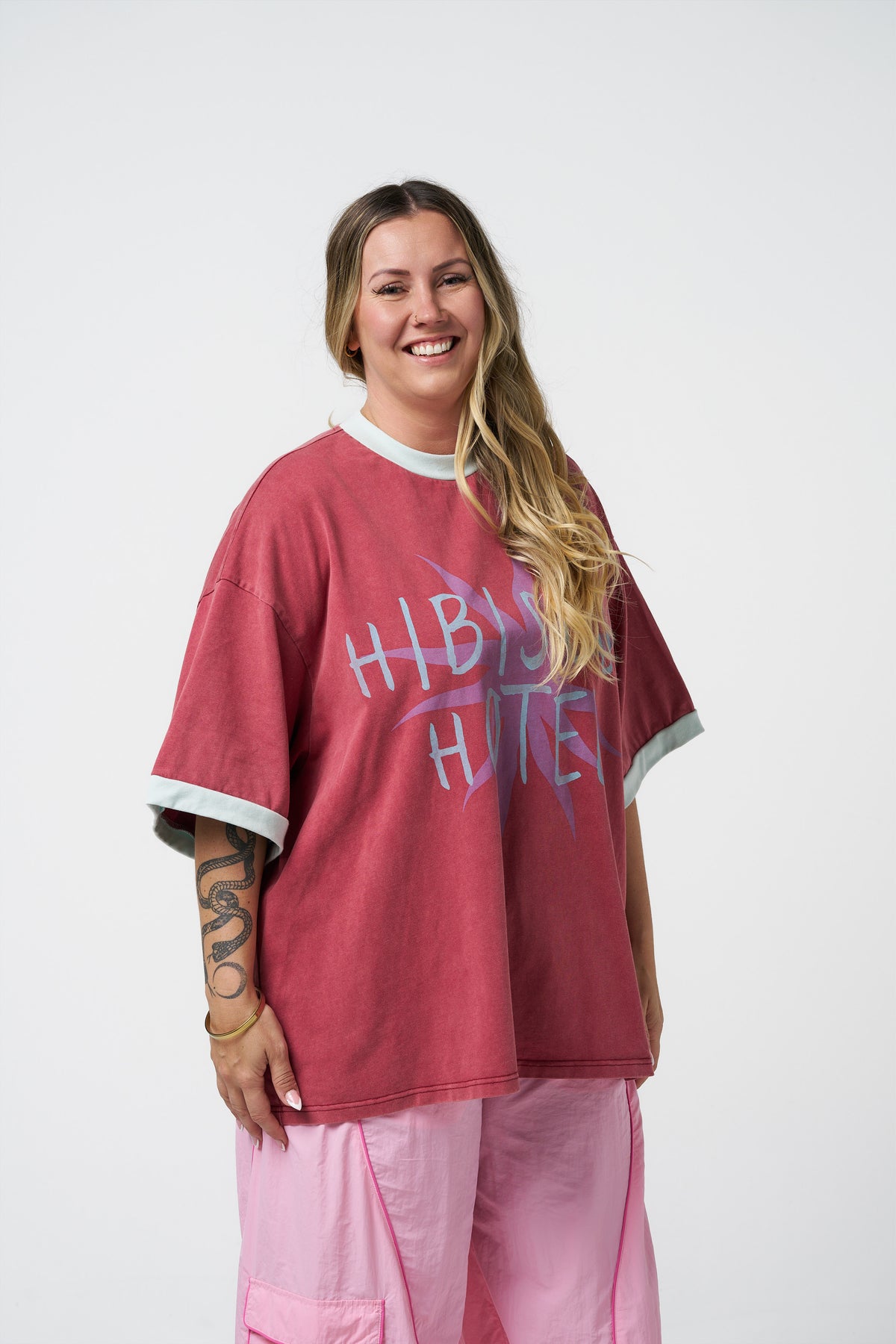 Hibiscus Hotel Sun tee